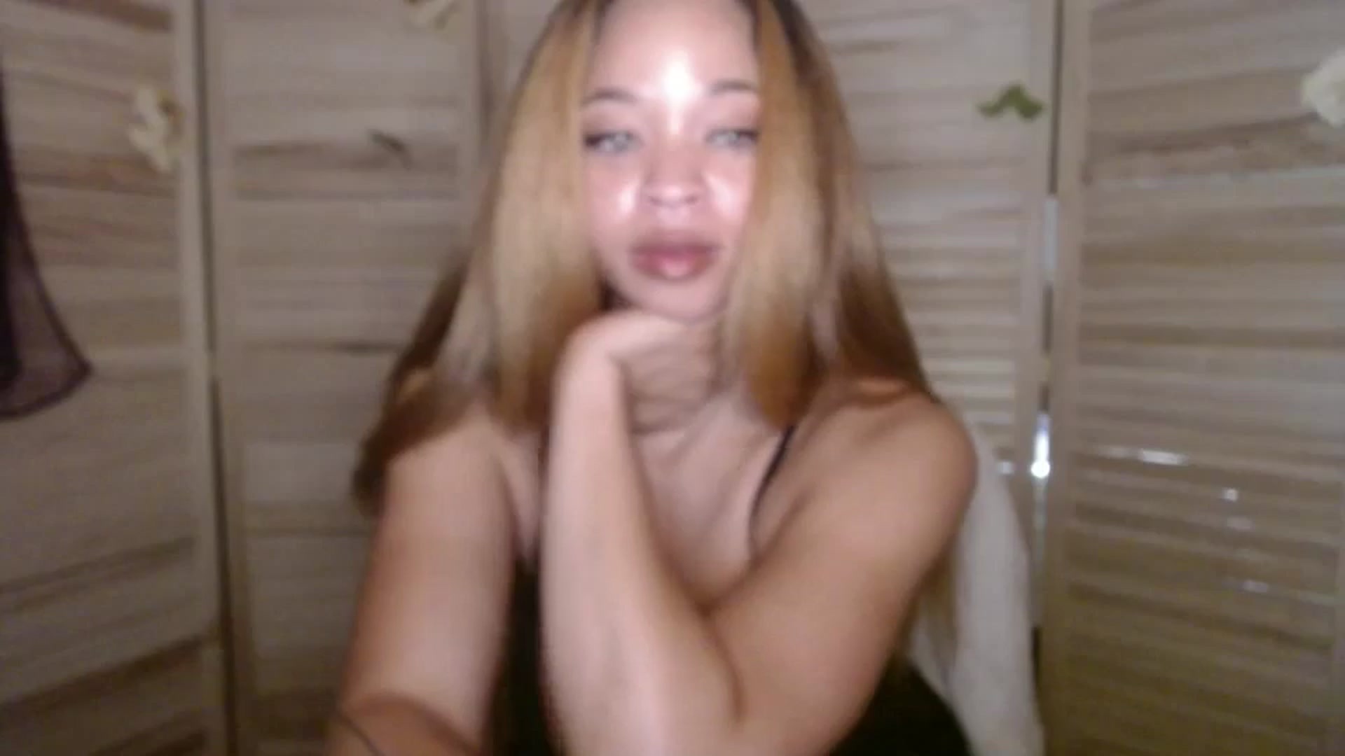 Gallery image thumbnail from MelissaGee's myfreecams stream on, 01/12/2026, 16:23 image 8 of 20