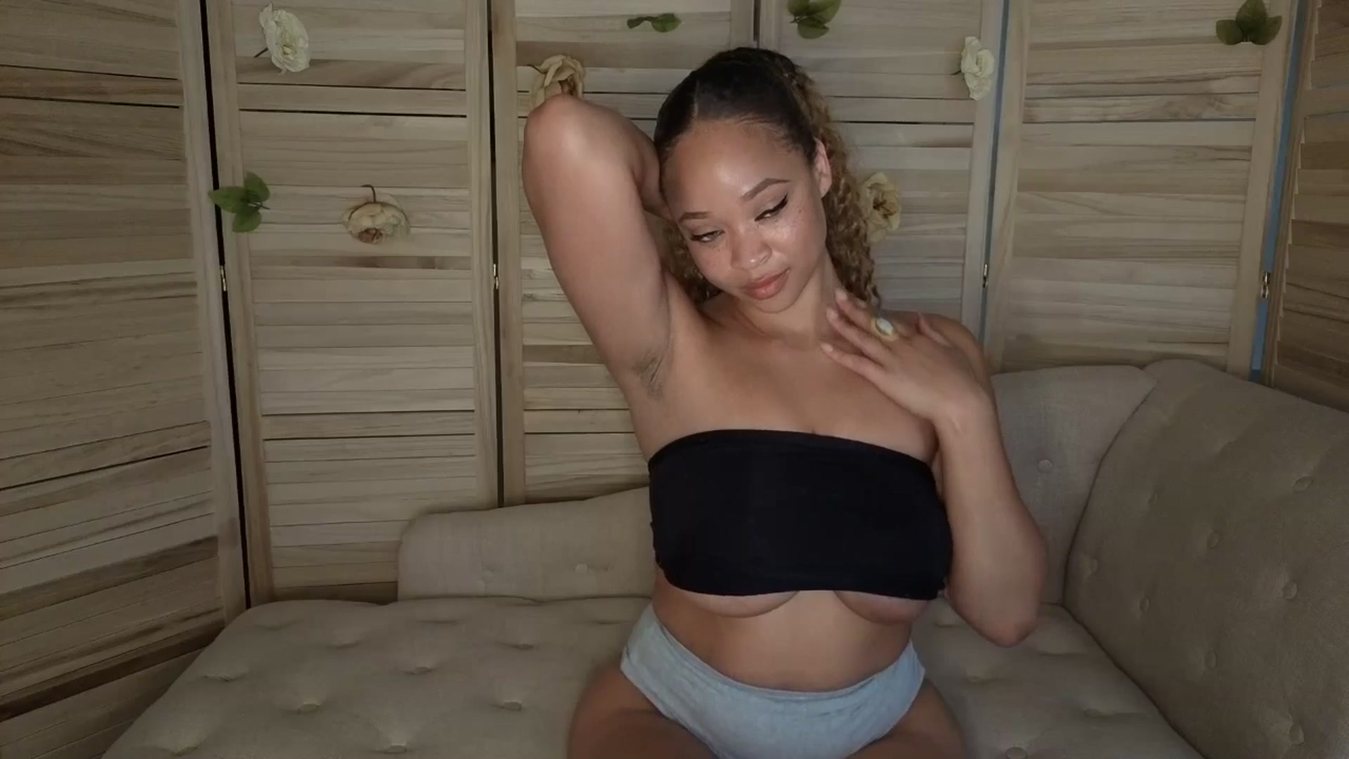 Gallery image thumbnail from MelissaGee's myfreecams stream on, 04/09/2026, 19:33 image 6 of 20