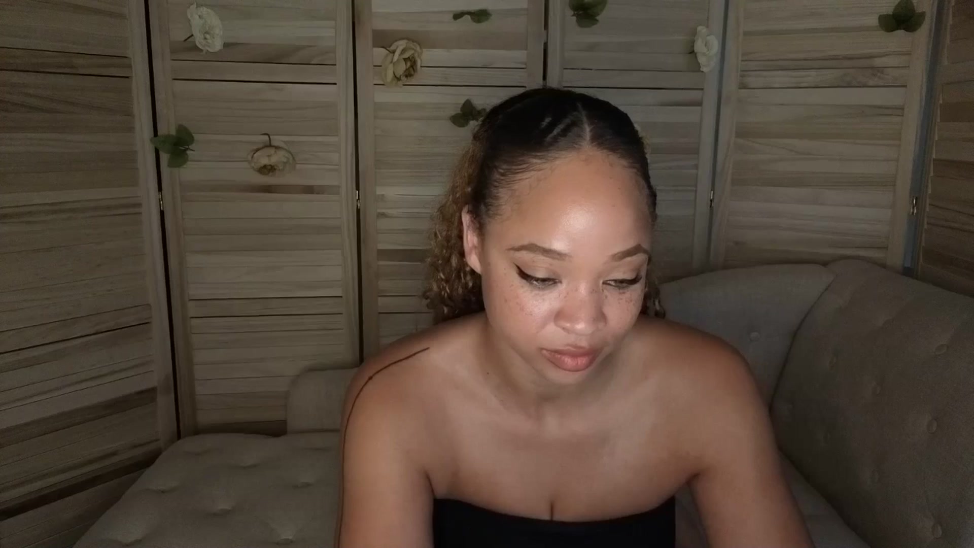 Gallery image thumbnail from MelissaGee's myfreecams stream on, 04/09/2026, 19:33 image 5 of 20