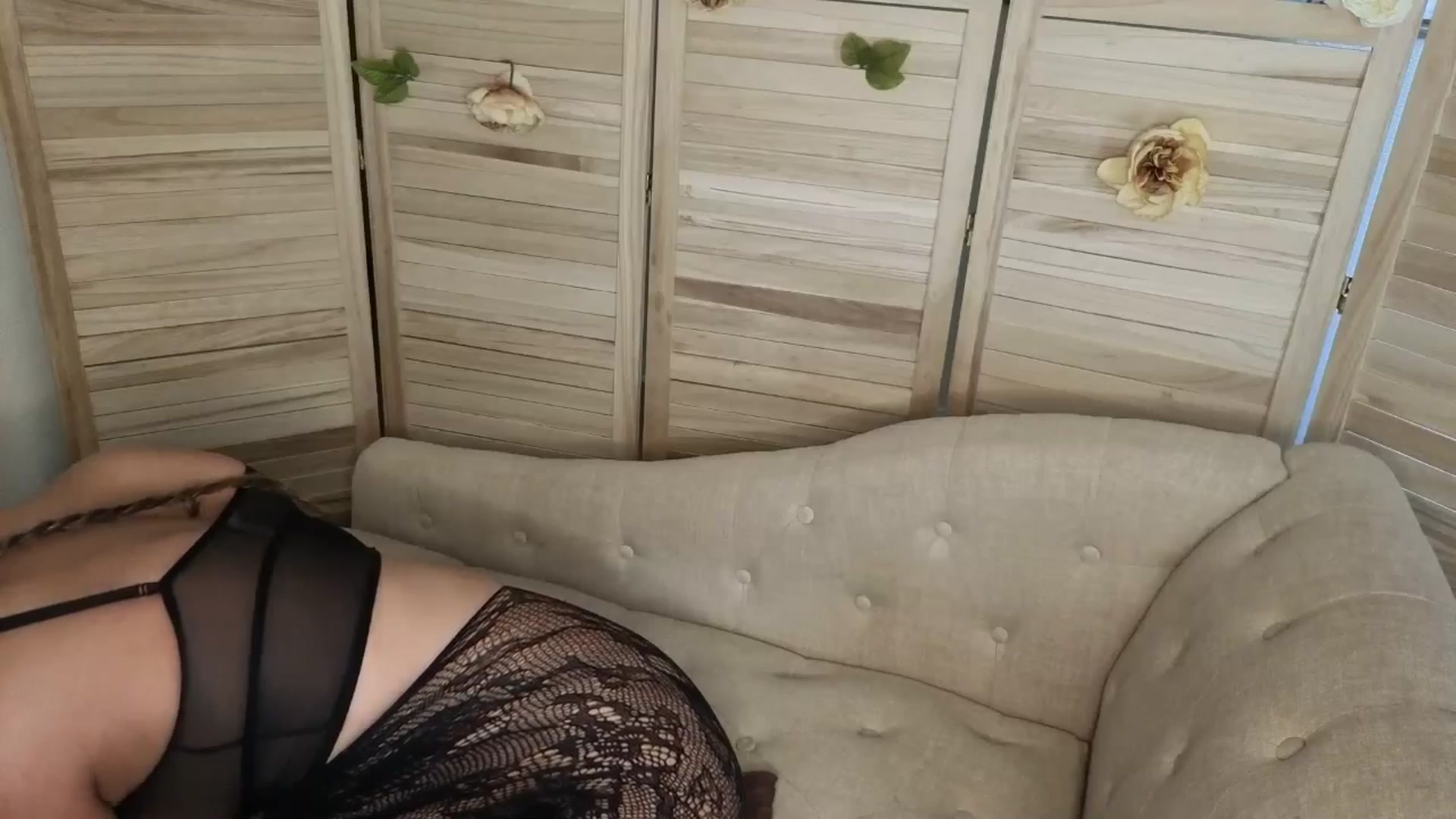 Gallery image thumbnail from MelissaGee's myfreecams stream on, 04/28/2026, 23:42 image 11 of 20