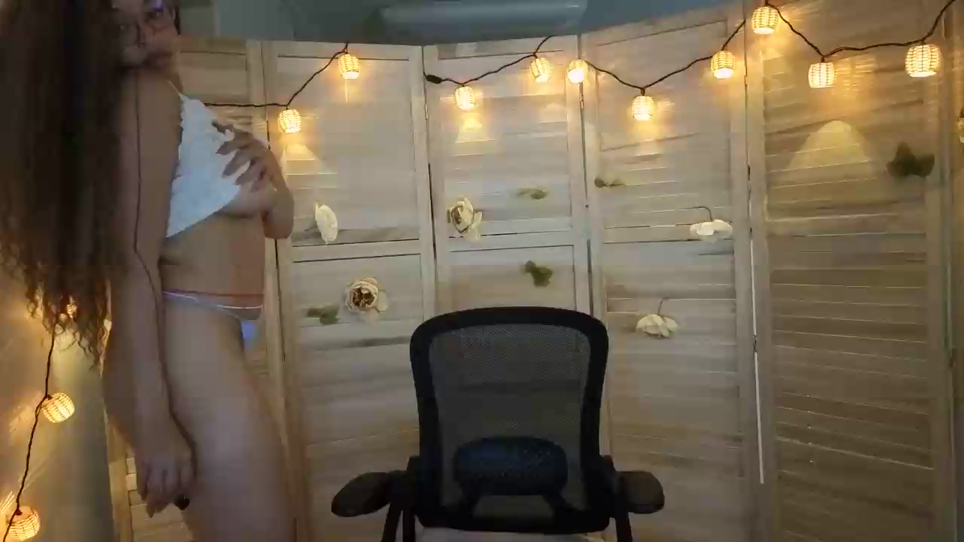 Gallery image thumbnail from MelissaGee's myfreecams stream on, 06/27/2026, 19:54 image 18 of 20