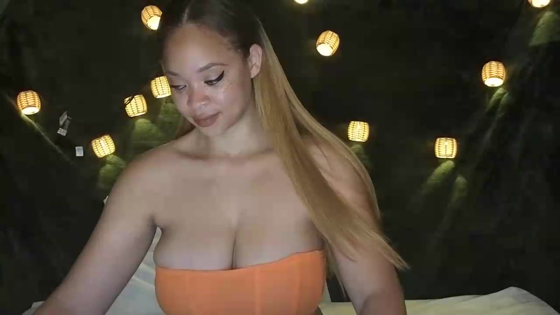 Gallery image thumbnail from MelissaGee's myfreecams stream on, 07/27/2026, 14:35 image 2 of 20