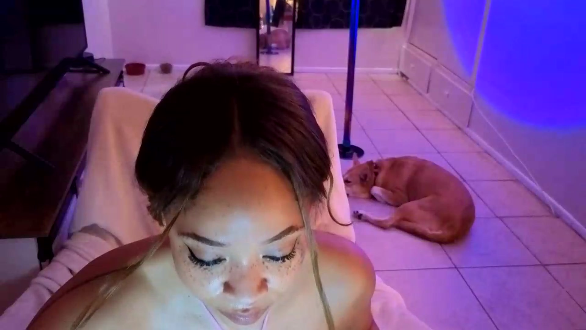 Gallery image thumbnail from MelissaGee's myfreecams stream on, 08/27/2026, 22:14 image 4 of 20