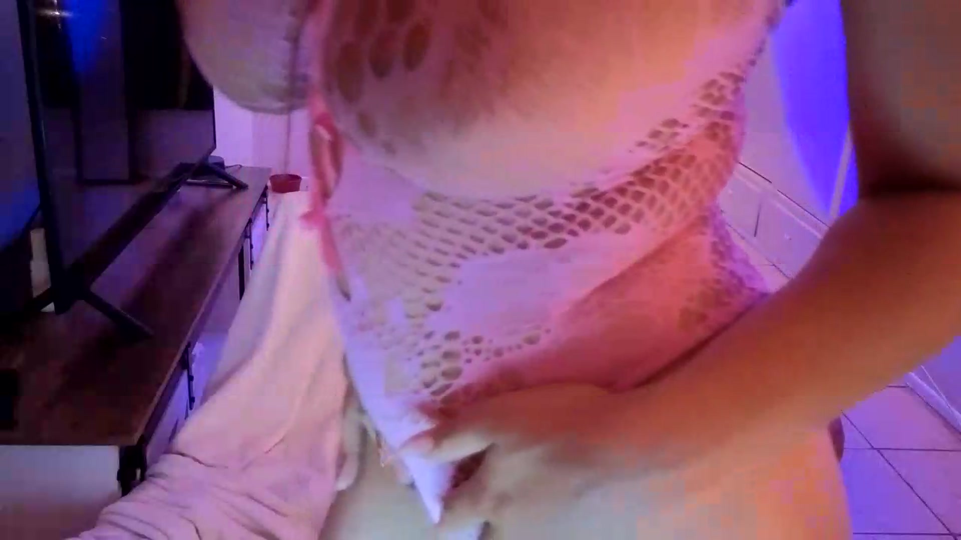 Gallery image thumbnail from MelissaGee's myfreecams stream on, 08/27/2026, 22:14 image 13 of 20