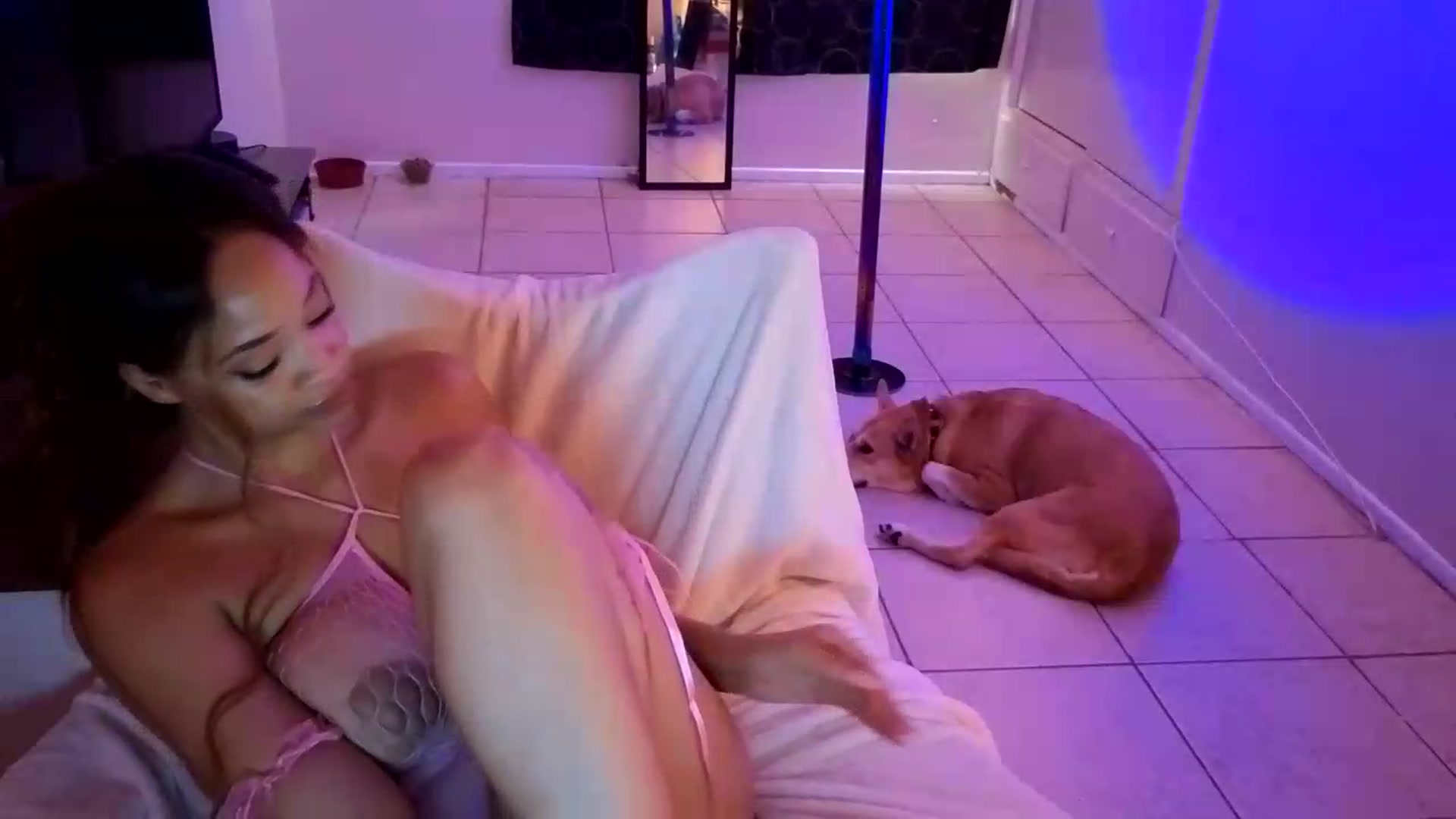 Gallery image thumbnail from MelissaGee's myfreecams stream on, 08/27/2026, 22:14 image 5 of 20