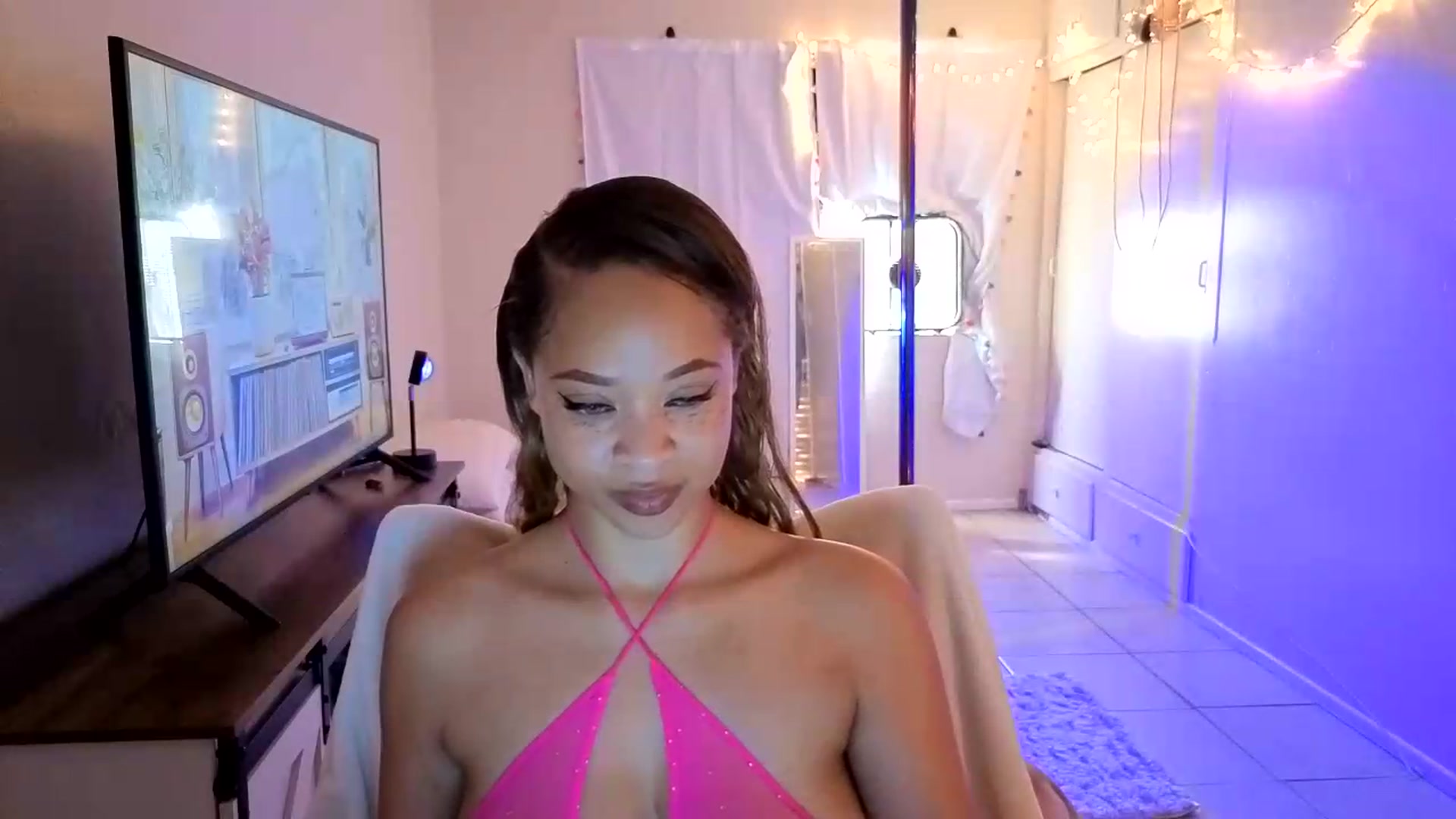 Gallery image thumbnail from MelissaGee's myfreecams stream on, 09/09/2026, 17:52 image 8 of 20