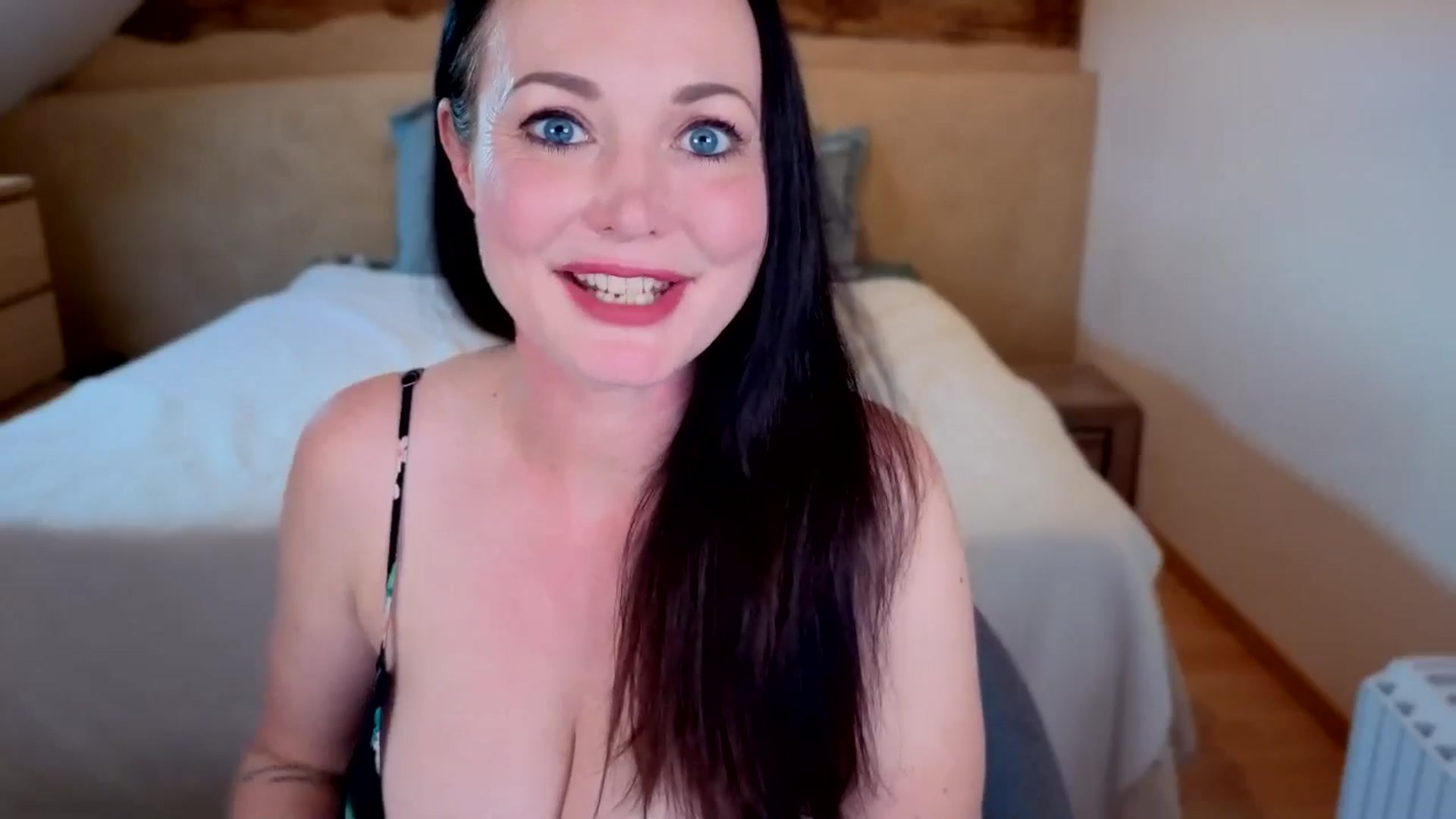 Gallery image thumbnail from MelissaLauren's myfreecams stream on, 11/18/2025, 14:36 image 14 of 20