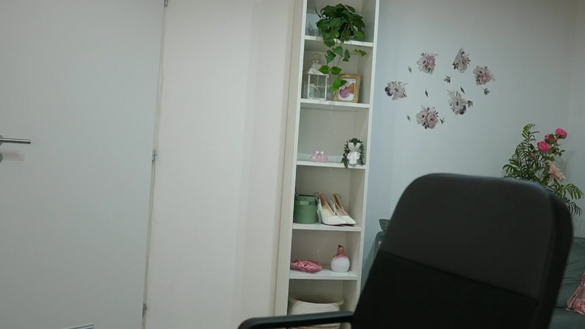 Gallery image thumbnail from Melissa__More's myfreecams stream on, 06/17/2024, 11:23 image 1 of 20