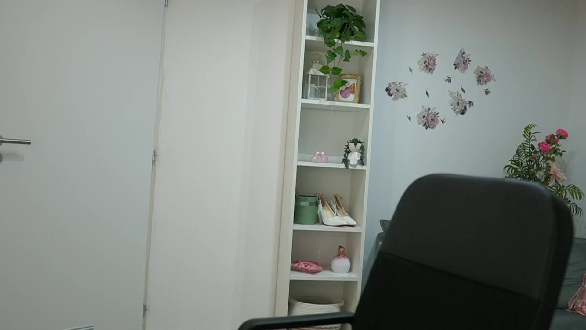 Gallery image thumbnail from Melissa__More's myfreecams stream on, 06/17/2024, 11:23 image 2 of 20