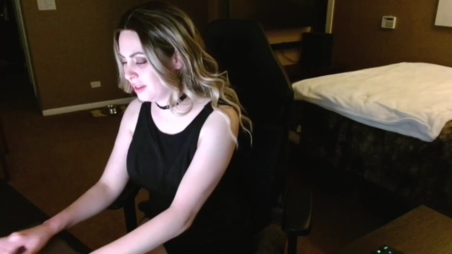Gallery image thumbnail from Melissainlove's myfreecams stream on, 03/31/2025, 02:43 image 4 of 20