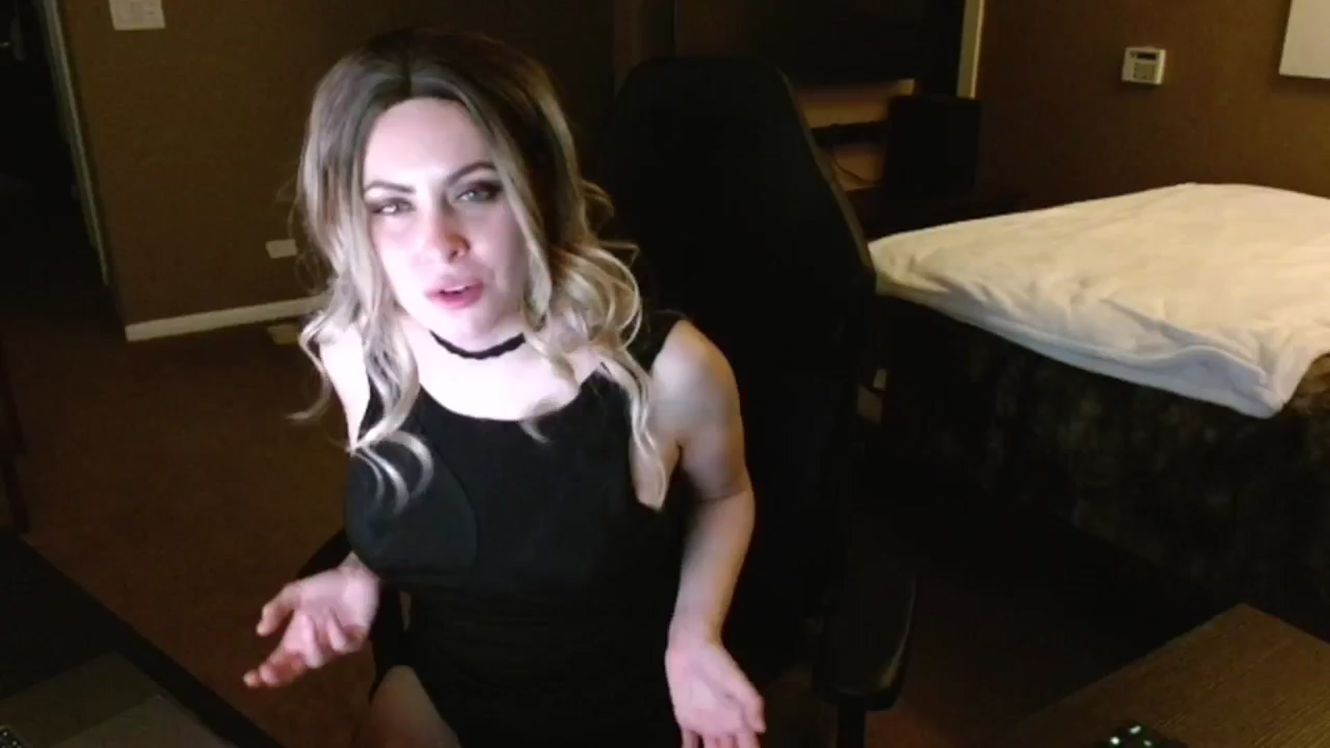 Gallery image thumbnail from Melissainlove's myfreecams stream on, 03/31/2025, 02:43 image 5 of 20