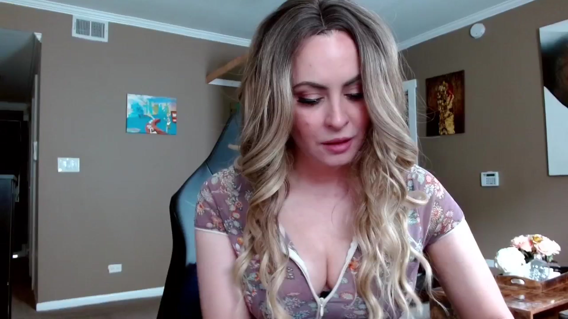 Gallery image thumbnail from Melissainlove's myfreecams stream on, 05/12/2025, 20:01 image 8 of 20