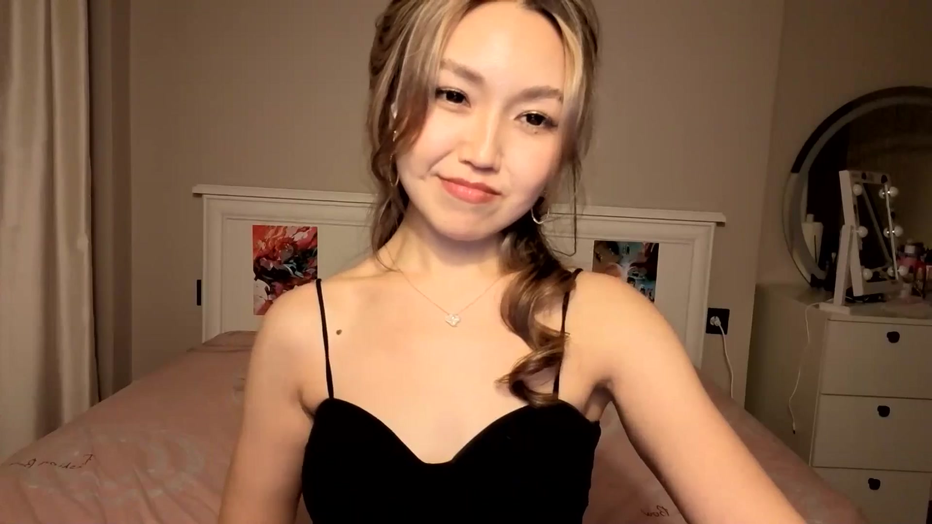 Gallery image thumbnail from Mellifluous_'s myfreecams stream on, 10/18/2025, 11:23 image 17 of 20