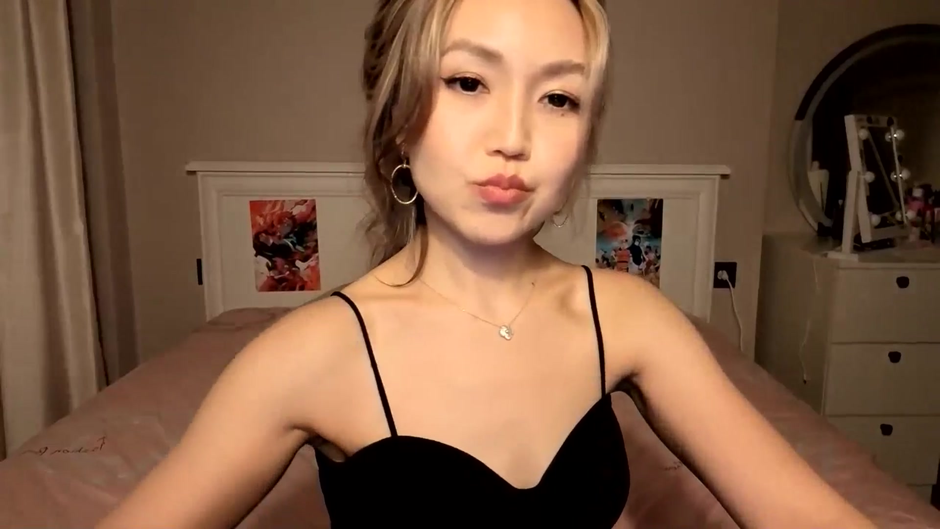 Gallery image thumbnail from Mellifluous_'s myfreecams stream on, 10/18/2025, 11:23 image 7 of 20