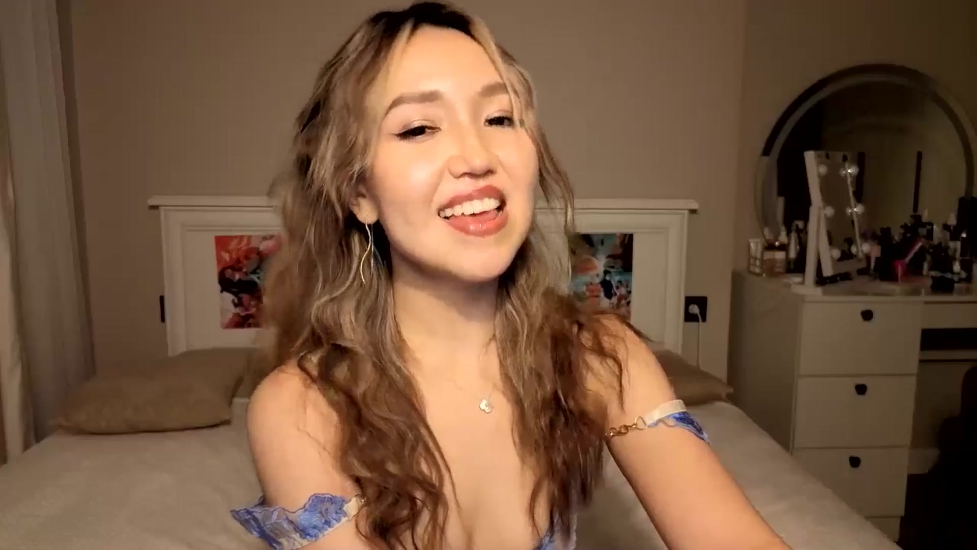 Gallery image thumbnail from Mellifluous_'s myfreecams stream on, 10/25/2025, 11:45 image 16 of 20