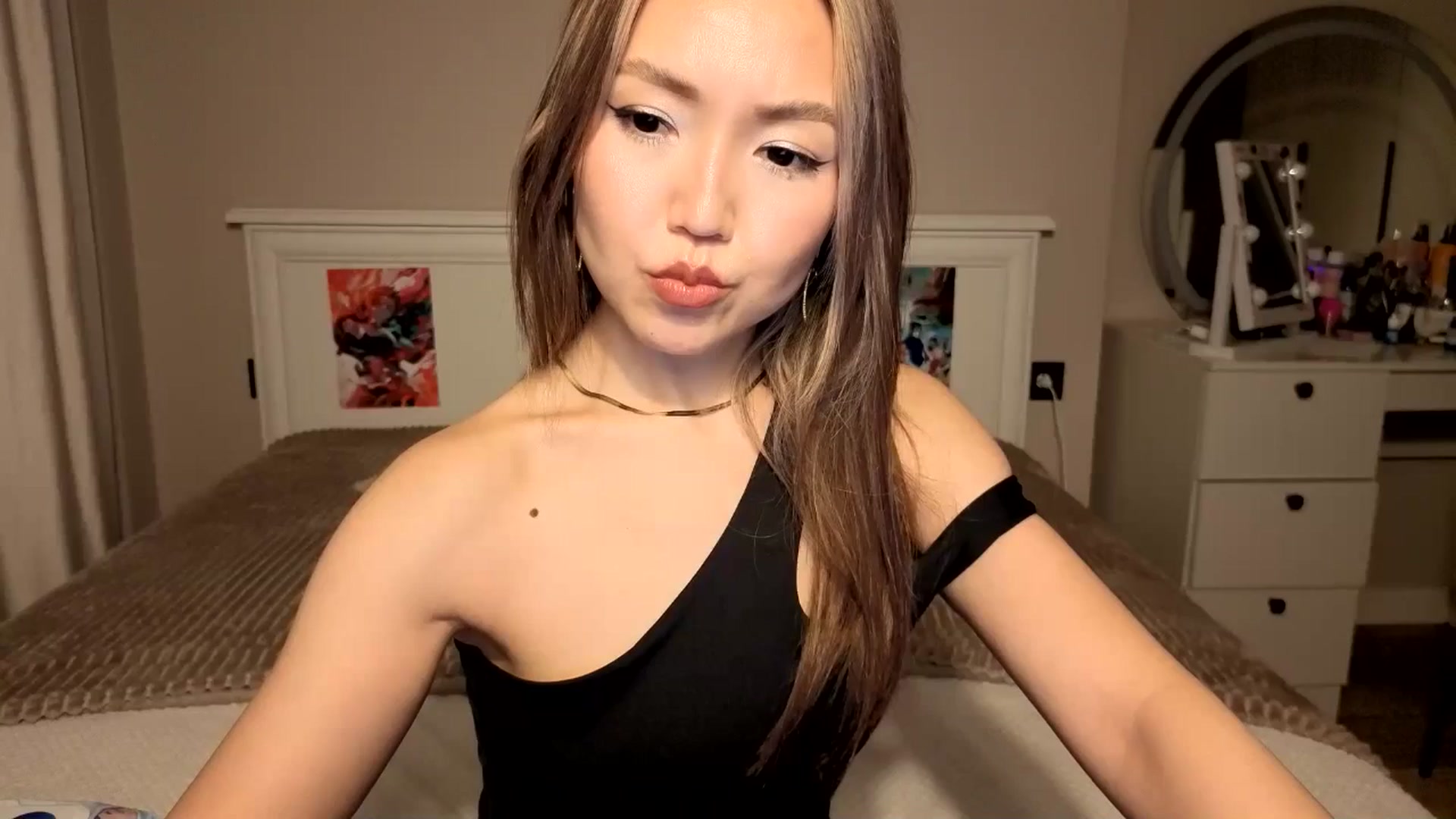 Gallery image thumbnail from Mellifluous_'s myfreecams stream on, 10/29/2025, 07:35 image 6 of 20