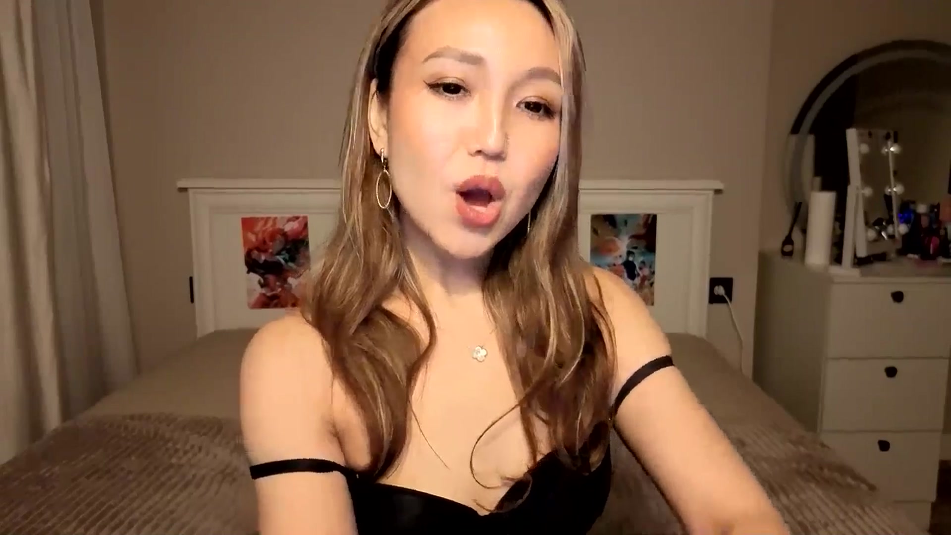 Gallery image thumbnail from Mellifluous_'s myfreecams stream on, 11/04/2025, 07:09 image 5 of 20
