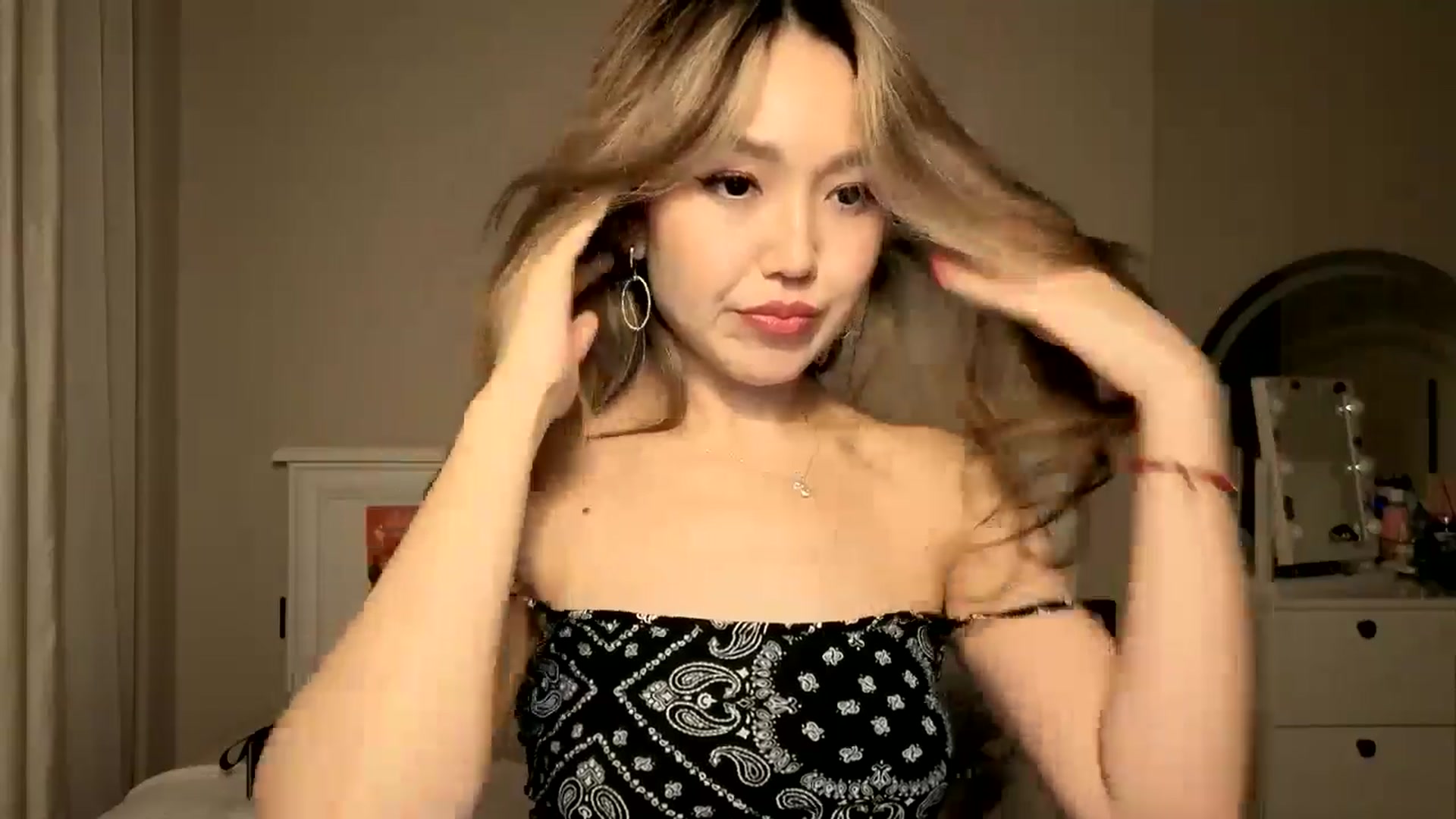 Gallery image thumbnail from Mellifluous_'s myfreecams stream on, 11/11/2025, 10:50 image 3 of 20