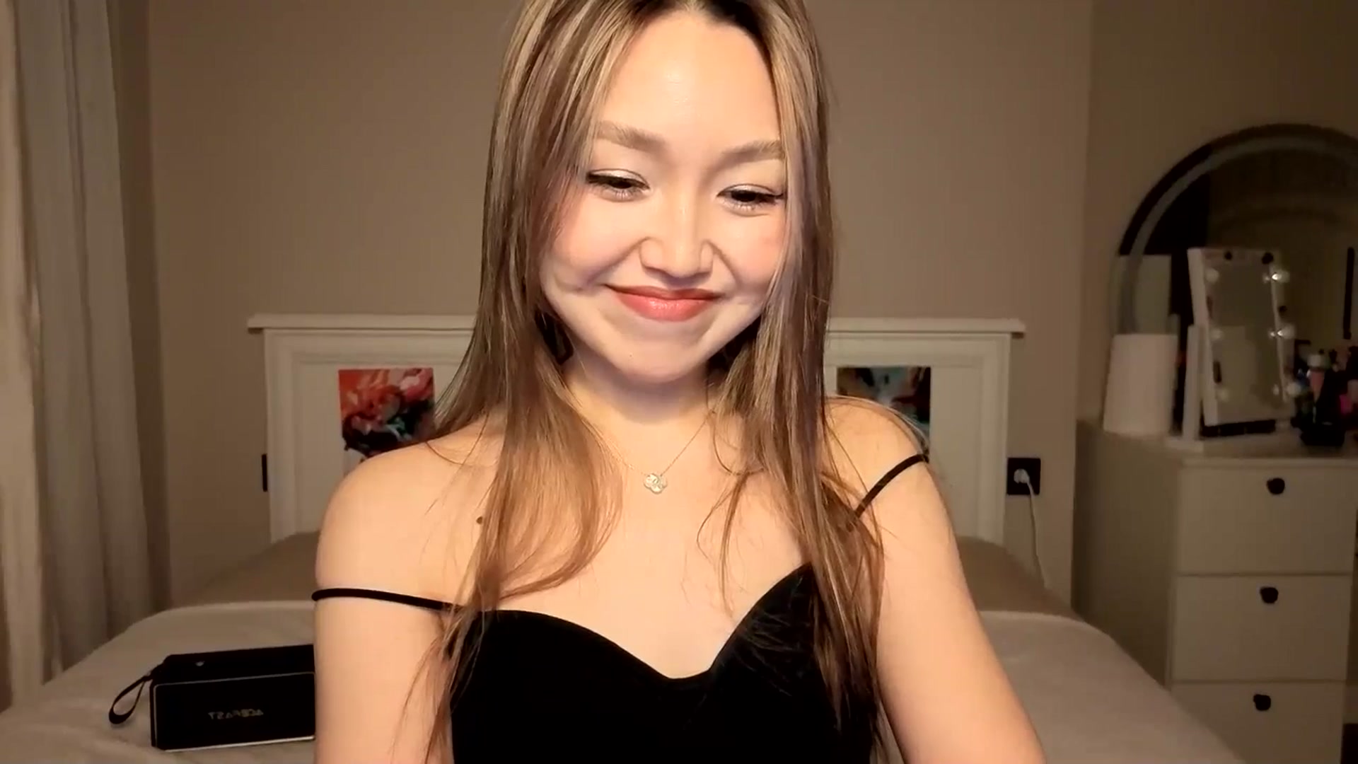 Gallery image thumbnail from Mellifluous_'s myfreecams stream on, 11/13/2025, 03:45 image 16 of 20