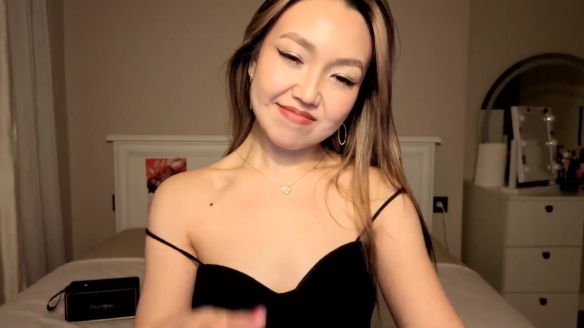 Gallery image thumbnail from Mellifluous_'s myfreecams stream on, 11/13/2025, 03:45 image 7 of 20