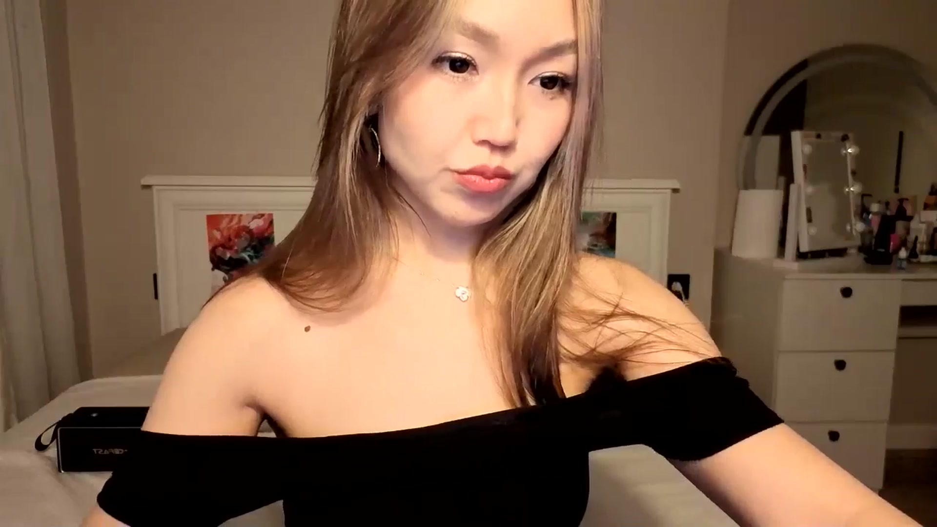 Gallery image thumbnail from Mellifluous_'s myfreecams stream on, 11/13/2025, 06:40 image 4 of 20