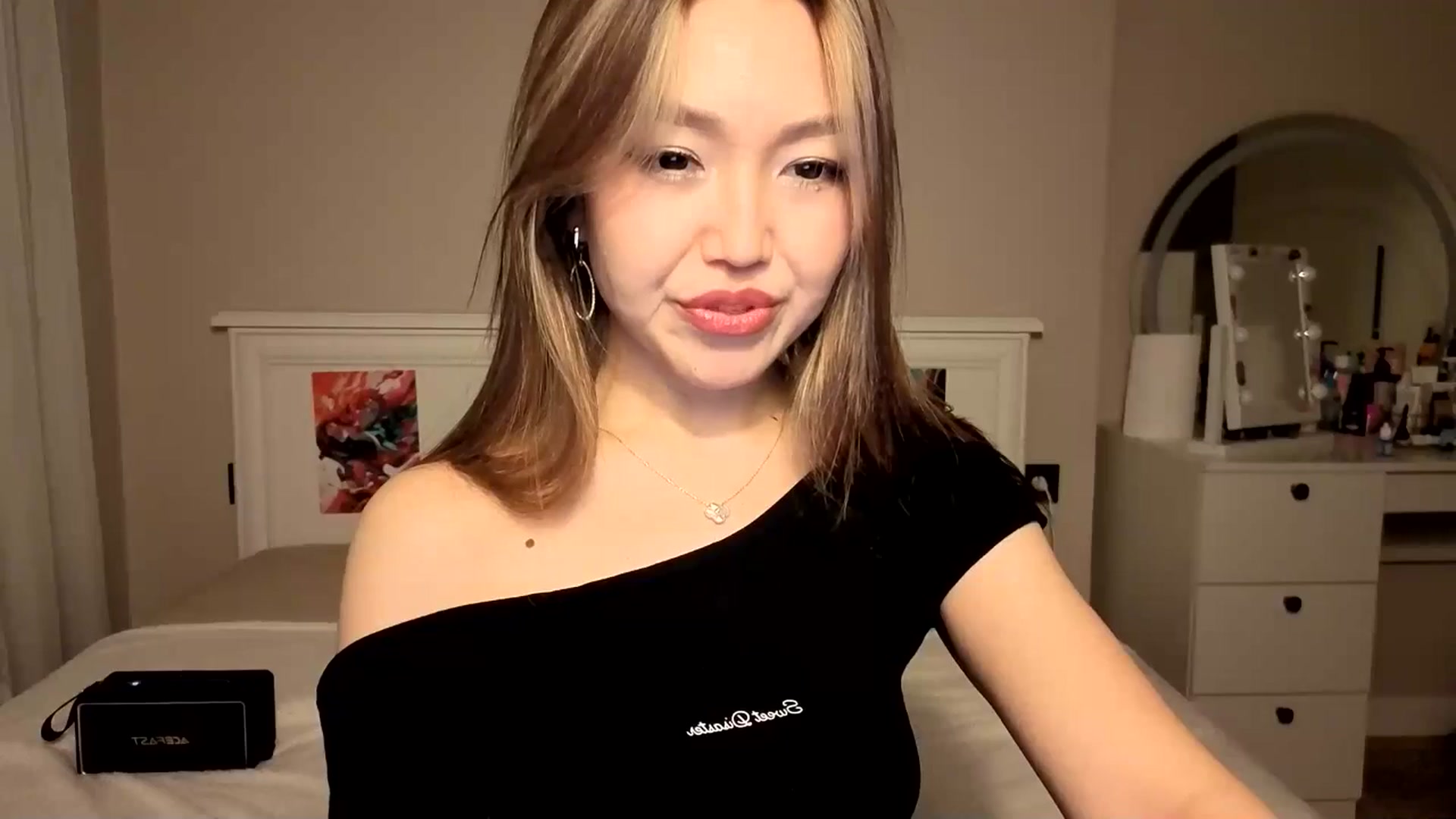 Gallery image thumbnail from Mellifluous_'s myfreecams stream on, 11/13/2025, 08:10 image 11 of 20