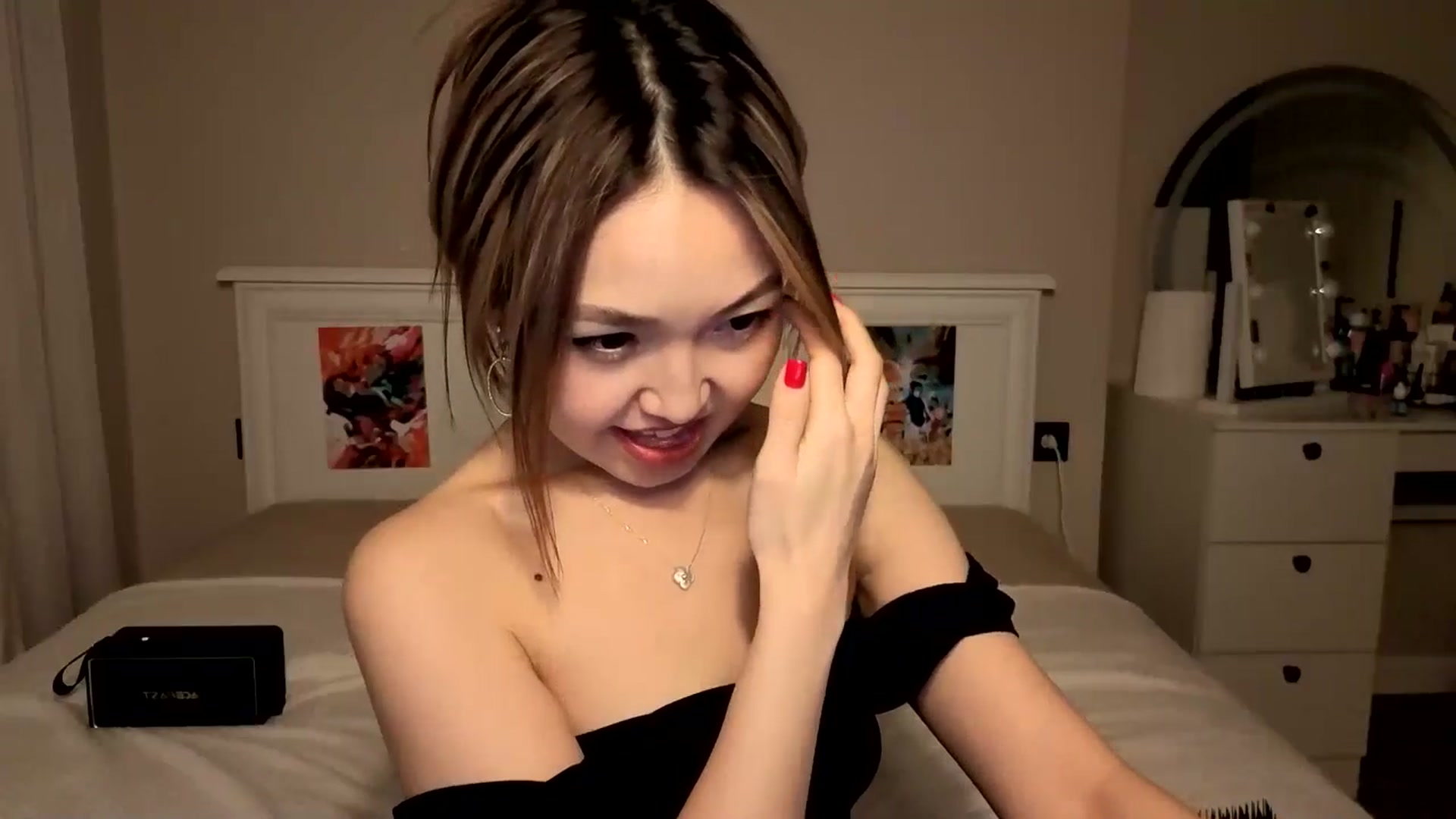 Gallery image thumbnail from Mellifluous_'s myfreecams stream on, 11/13/2025, 08:10 image 5 of 20