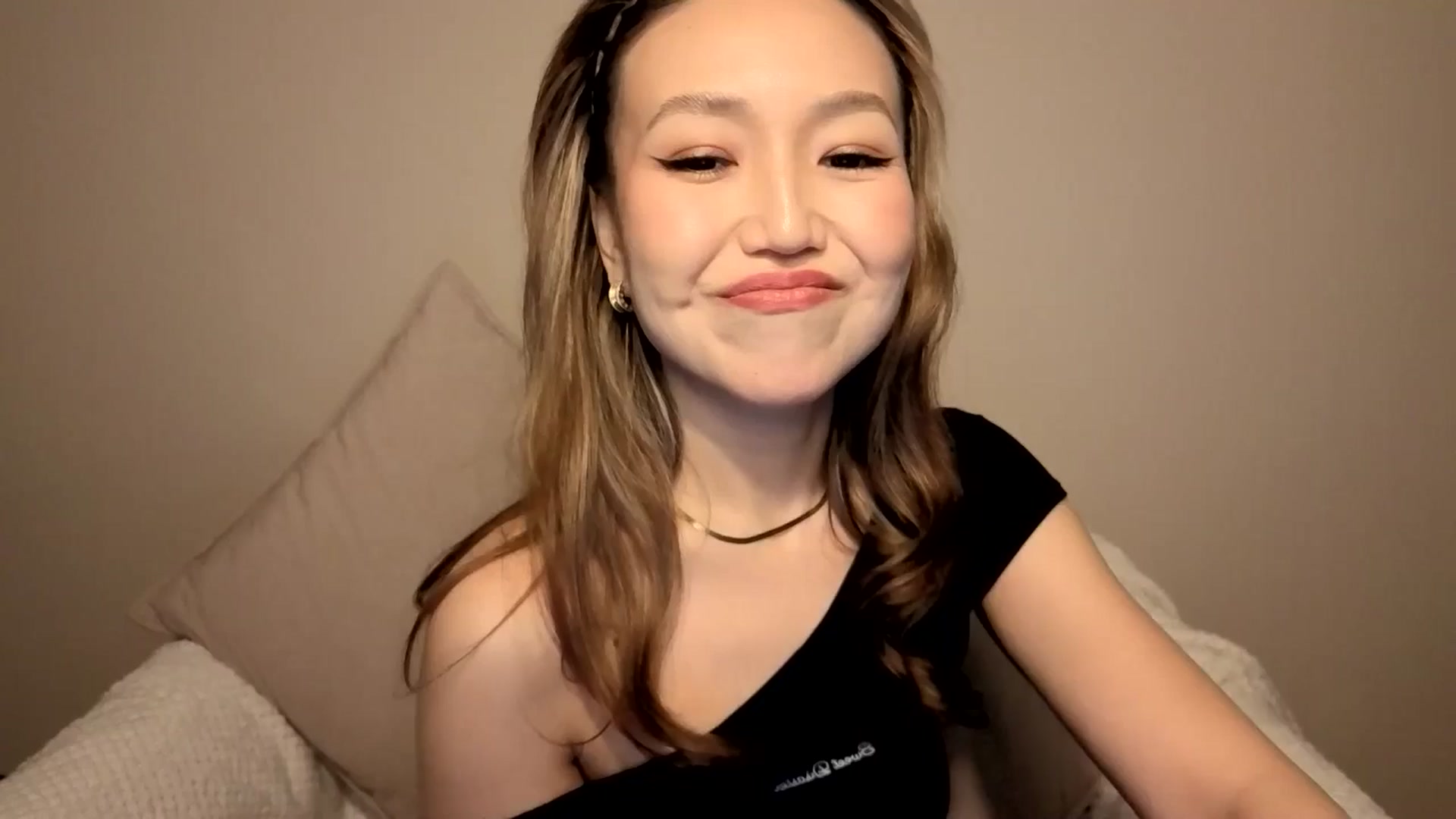 Gallery image thumbnail from Mellifluous_'s myfreecams stream on, 11/24/2025, 07:01 image 1 of 20