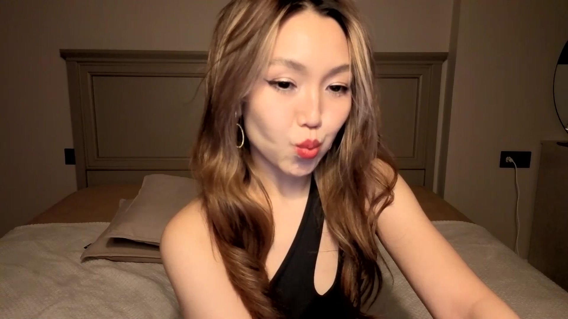 Gallery image thumbnail from Mellifluous_'s myfreecams stream on, 12/08/2025, 06:03 image 8 of 20