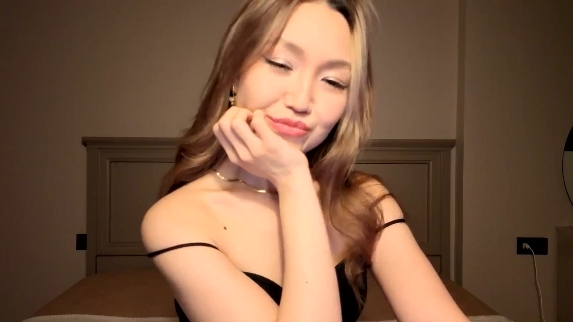 Gallery image thumbnail from Mellifluous_'s myfreecams stream on, 12/09/2025, 06:13 image 15 of 20