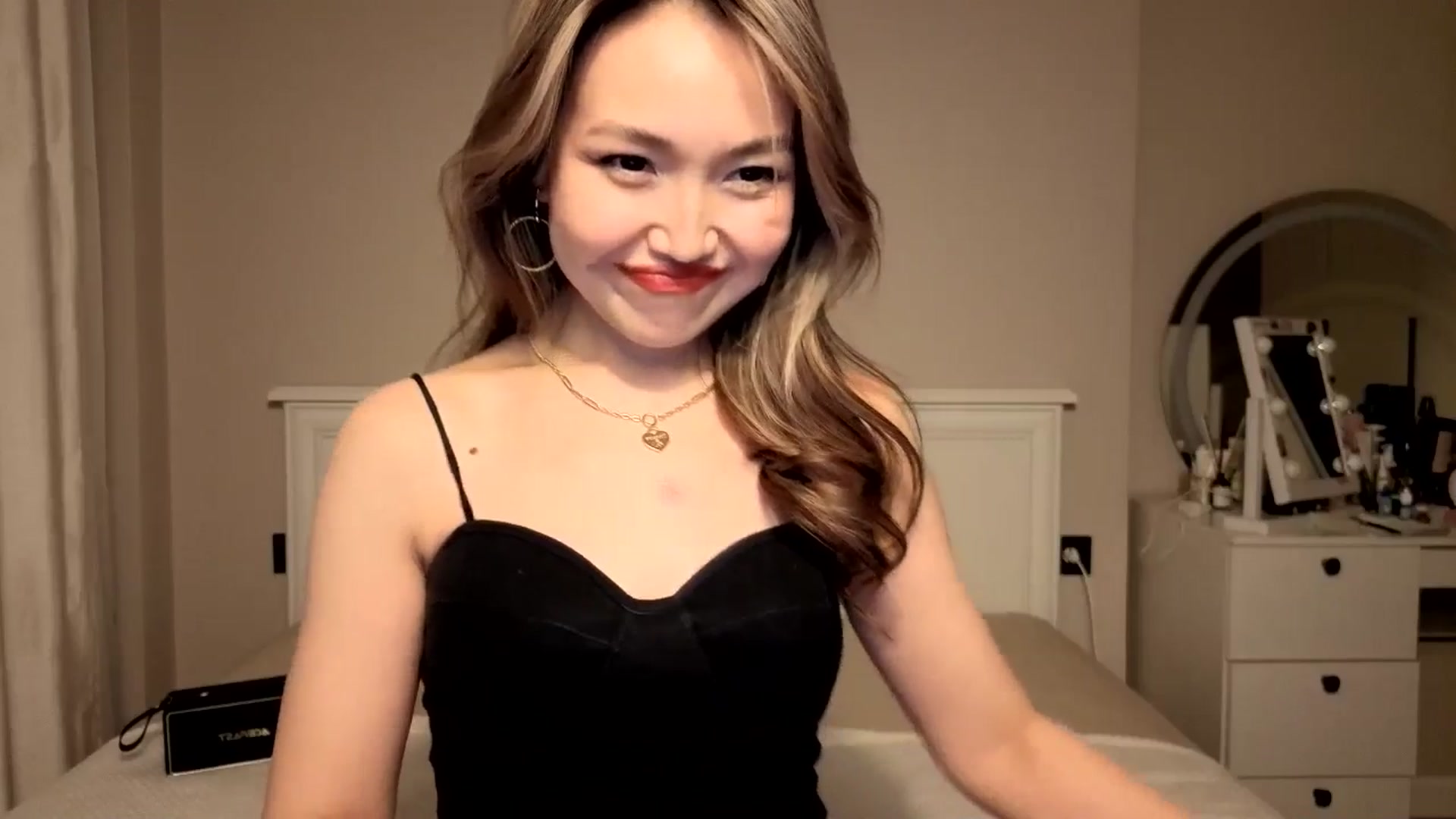 Gallery image thumbnail from Mellifluous_'s myfreecams stream on, 12/22/2025, 10:09 image 2 of 20