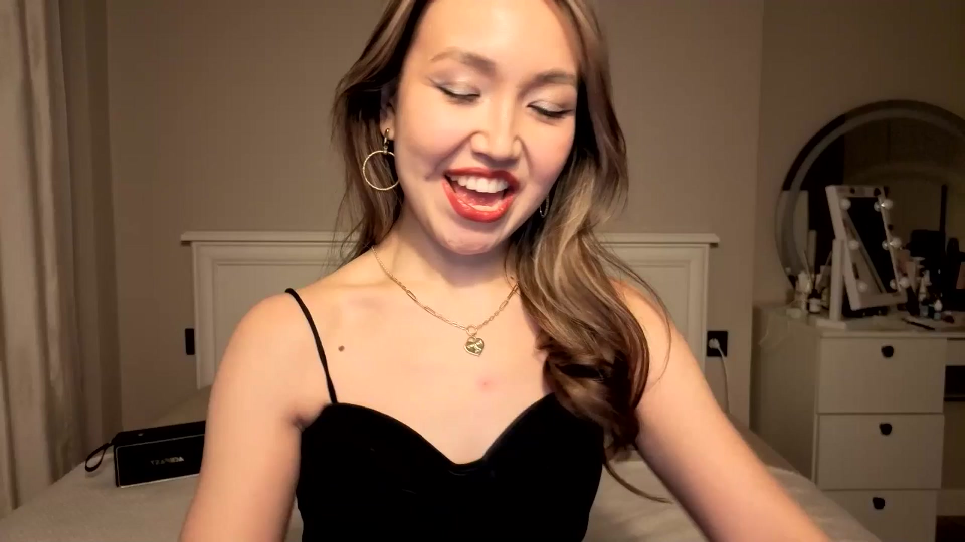 Gallery image thumbnail from Mellifluous_'s myfreecams stream on, 12/22/2025, 10:09 image 1 of 20