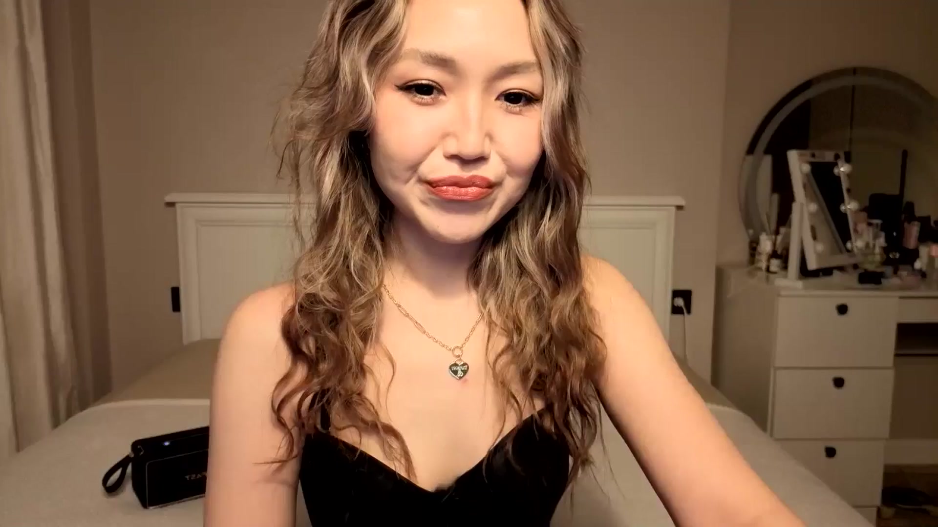 Gallery image thumbnail from Mellifluous_'s myfreecams stream on, 12/23/2025, 06:05 image 1 of 20