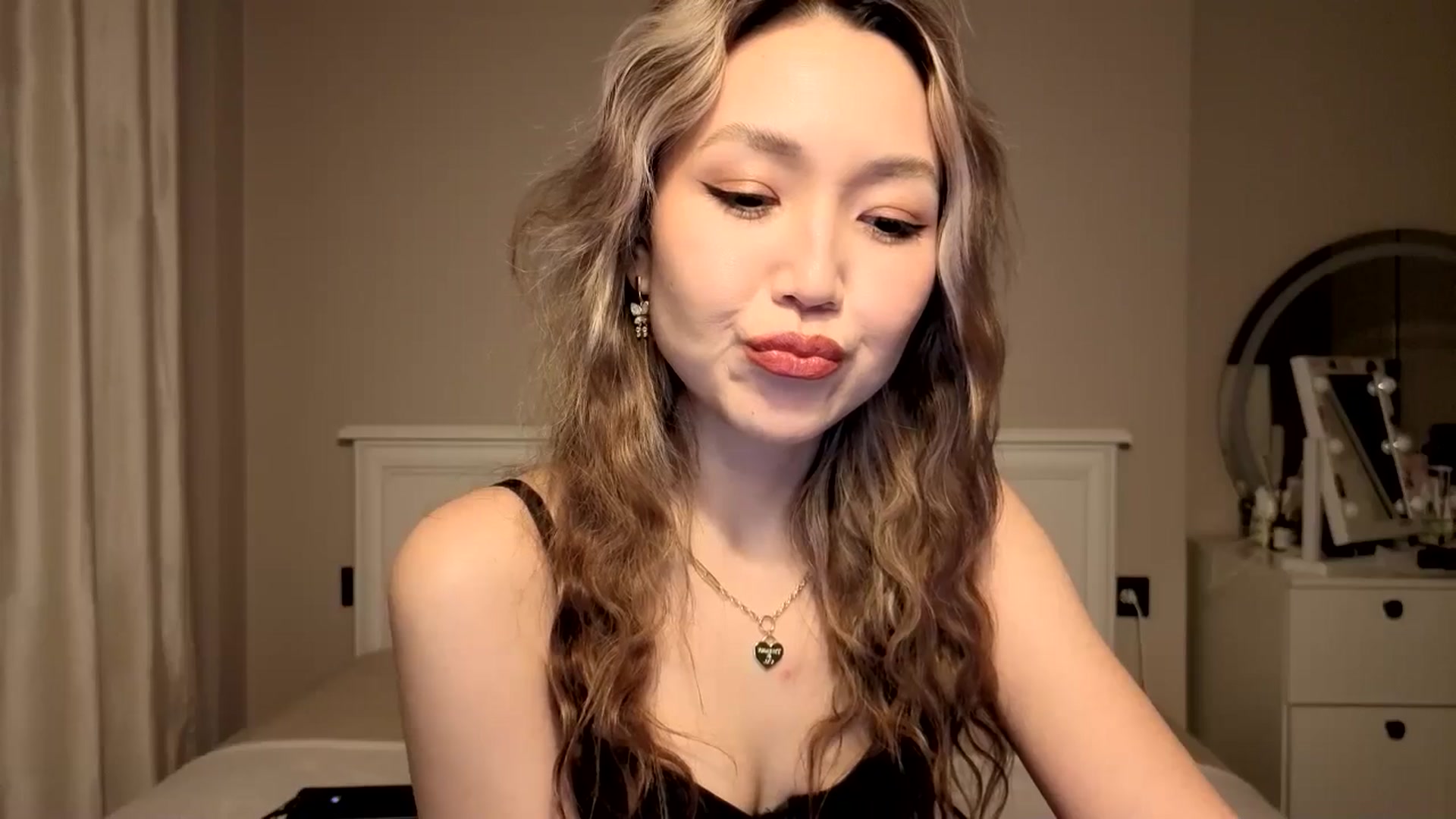 Gallery image thumbnail from Mellifluous_'s myfreecams stream on, 12/23/2025, 07:10 image 7 of 20