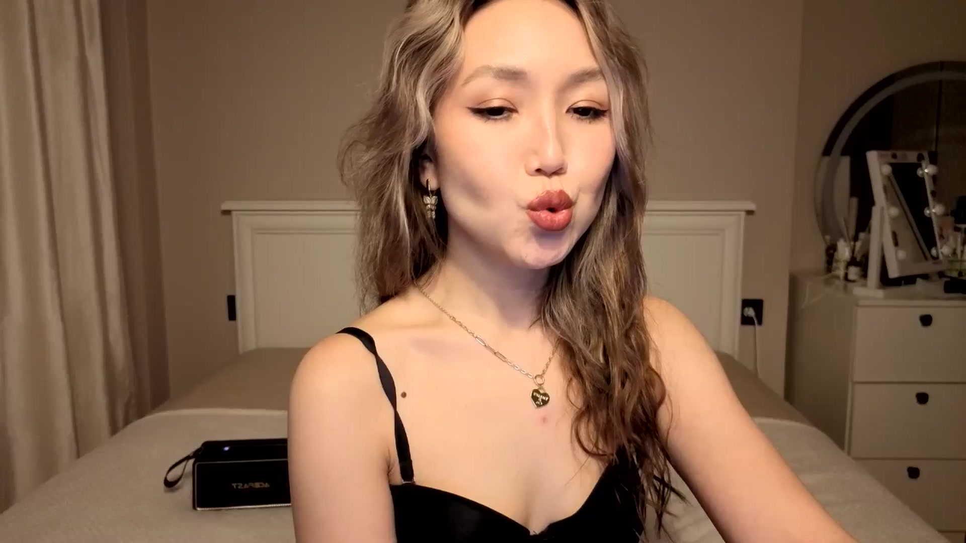 Gallery image thumbnail from Mellifluous_'s myfreecams stream on, 12/23/2025, 07:10 image 1 of 20