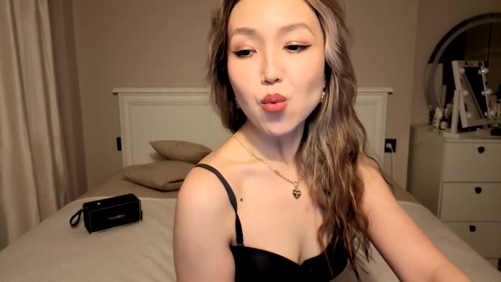 Gallery image thumbnail from Mellifluous_'s myfreecams stream on, 12/23/2025, 08:02 image 3 of 20