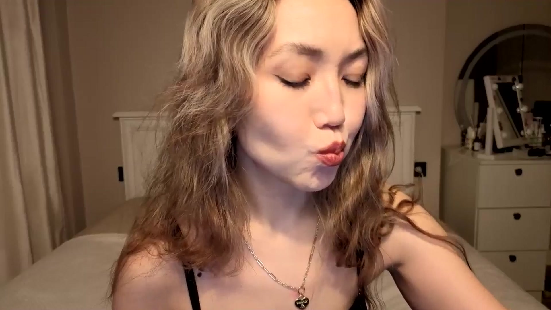 Gallery image thumbnail from Mellifluous_'s myfreecams stream on, 12/23/2025, 09:15 image 20 of 20