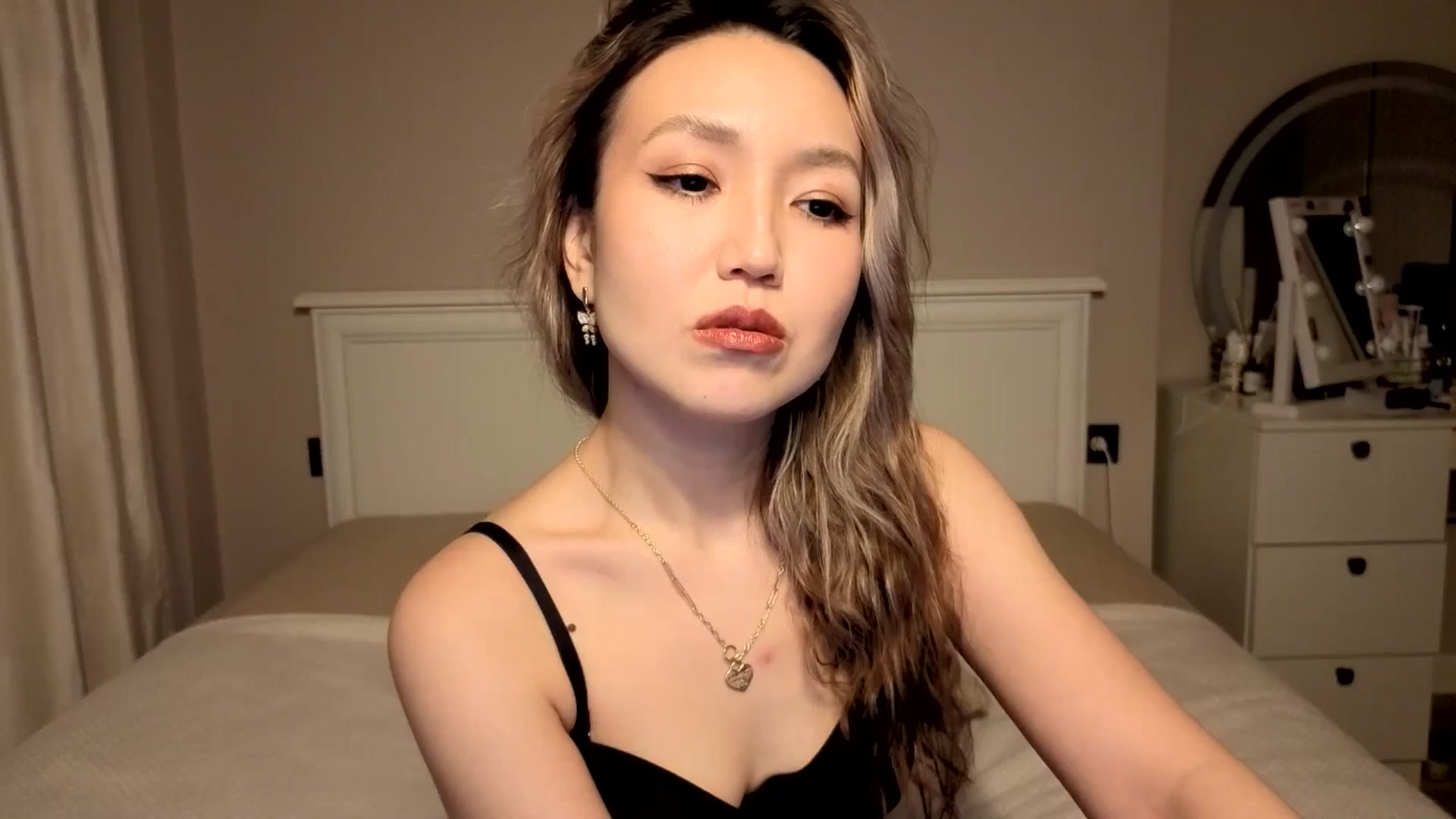 Gallery image thumbnail from Mellifluous_'s myfreecams stream on, 12/23/2025, 09:15 image 1 of 20