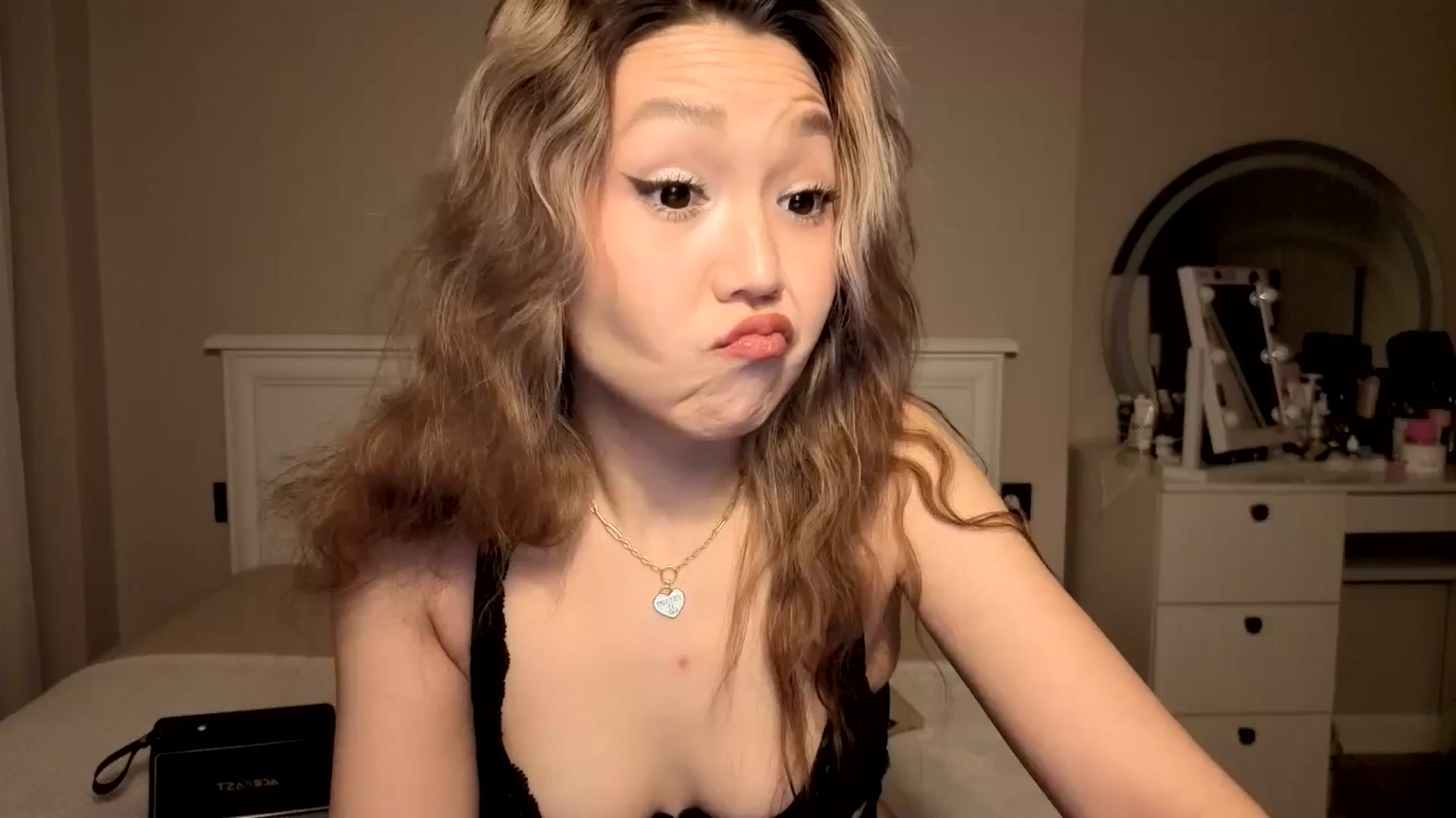 Gallery image thumbnail from Mellifluous_'s myfreecams stream on, 12/24/2025, 03:59 image 6 of 20