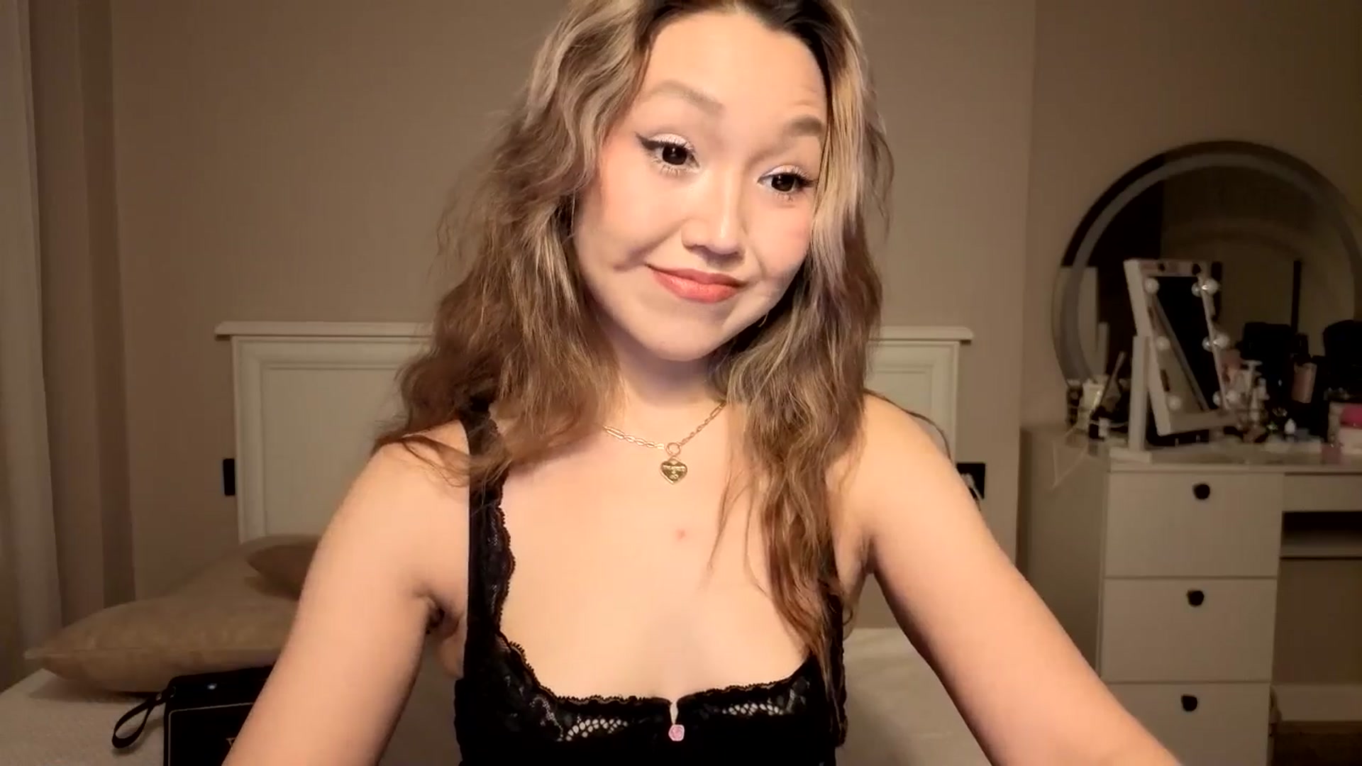 Gallery image thumbnail from Mellifluous_'s myfreecams stream on, 12/24/2025, 03:59 image 13 of 20