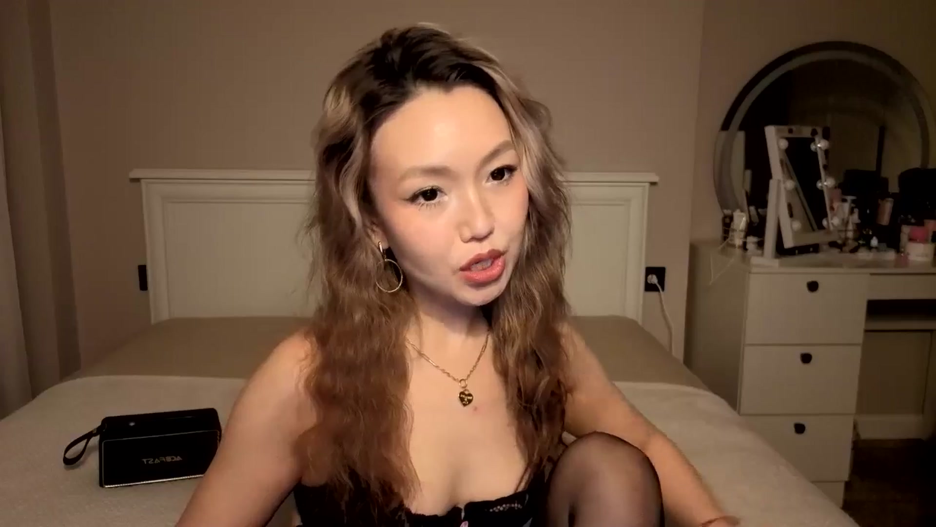 Gallery image thumbnail from Mellifluous_'s myfreecams stream on, 12/24/2025, 03:59 image 5 of 20