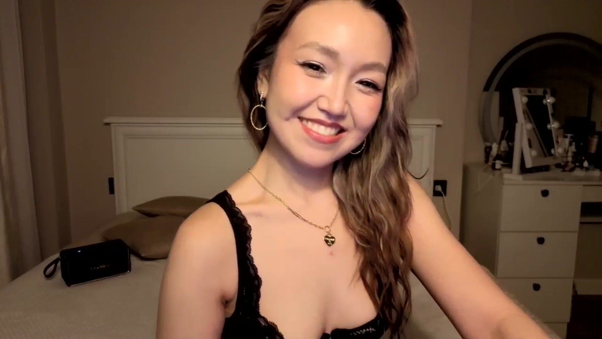 Gallery image thumbnail from Mellifluous_'s myfreecams stream on, 12/24/2025, 05:27 image 15 of 20