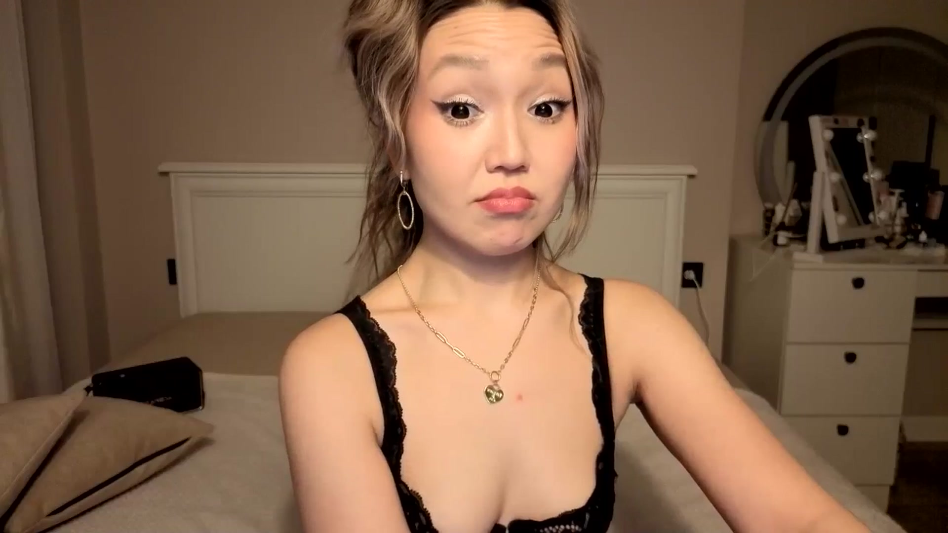 Gallery image thumbnail from Mellifluous_'s myfreecams stream on, 12/24/2025, 06:19 image 16 of 20