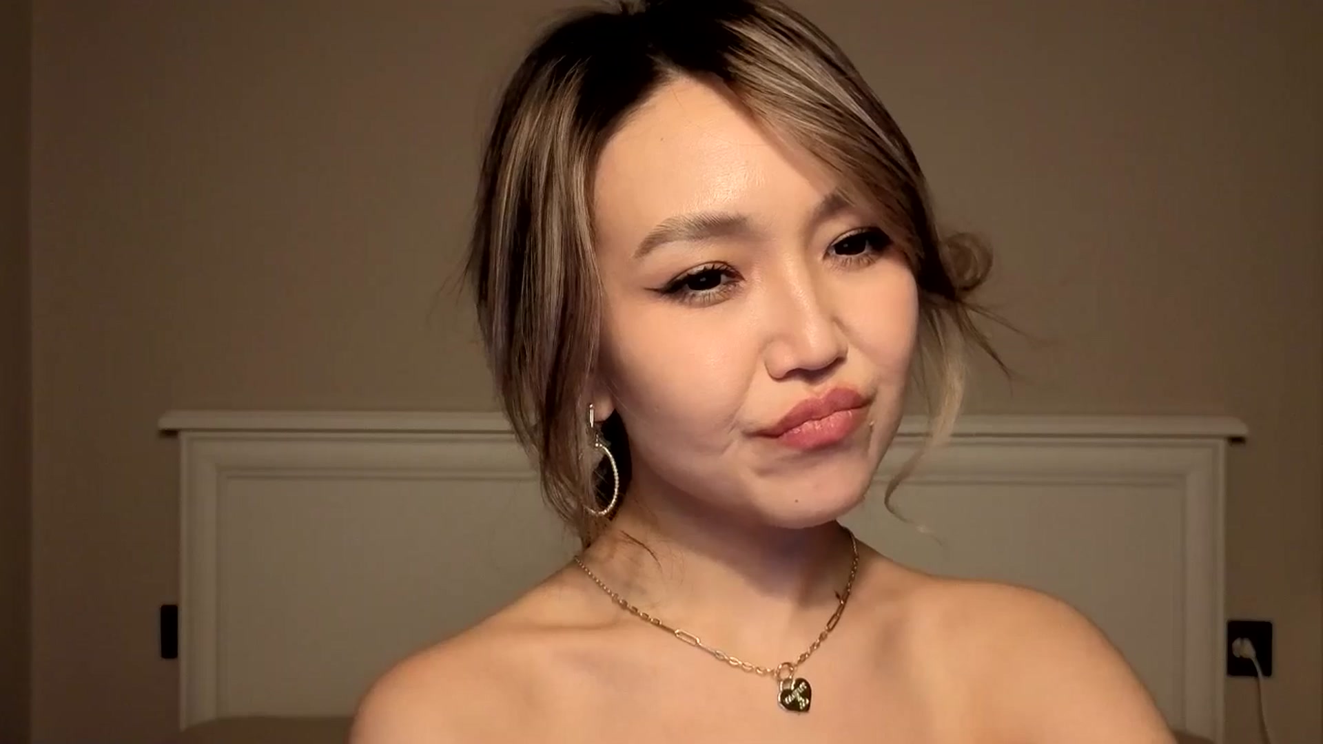Gallery image thumbnail from Mellifluous_'s myfreecams stream on, 12/25/2025, 07:22 image 12 of 20