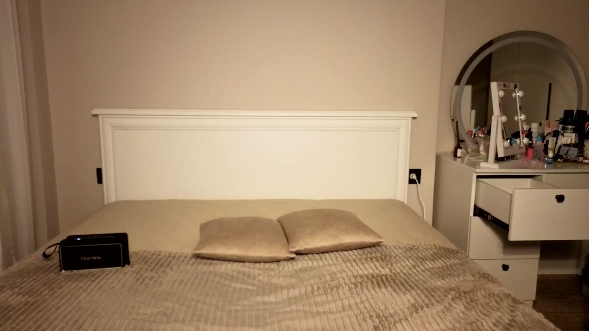 Gallery image thumbnail from Mellifluous_'s myfreecams stream on, 12/26/2025, 06:20 image 7 of 20
