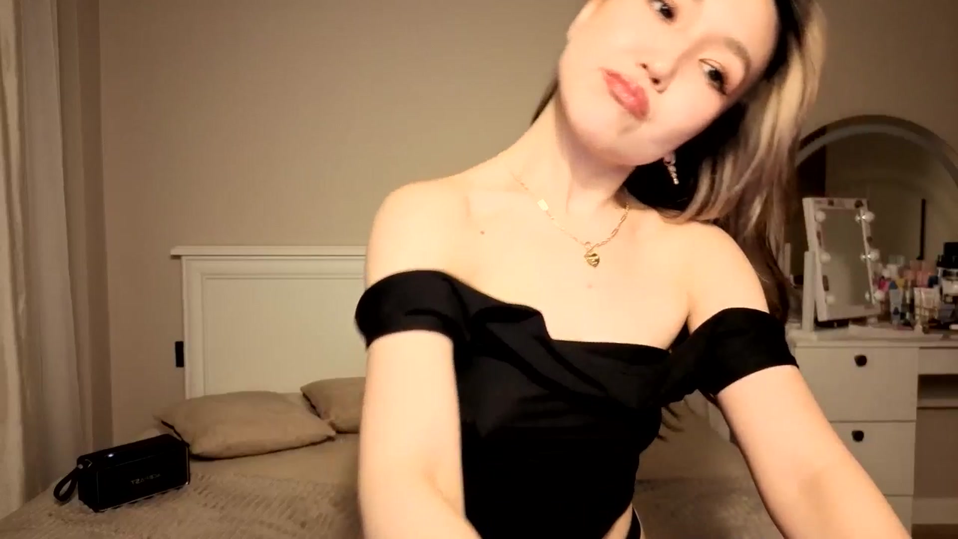Gallery image thumbnail from Mellifluous_'s myfreecams stream on, 12/28/2025, 06:12 image 13 of 20