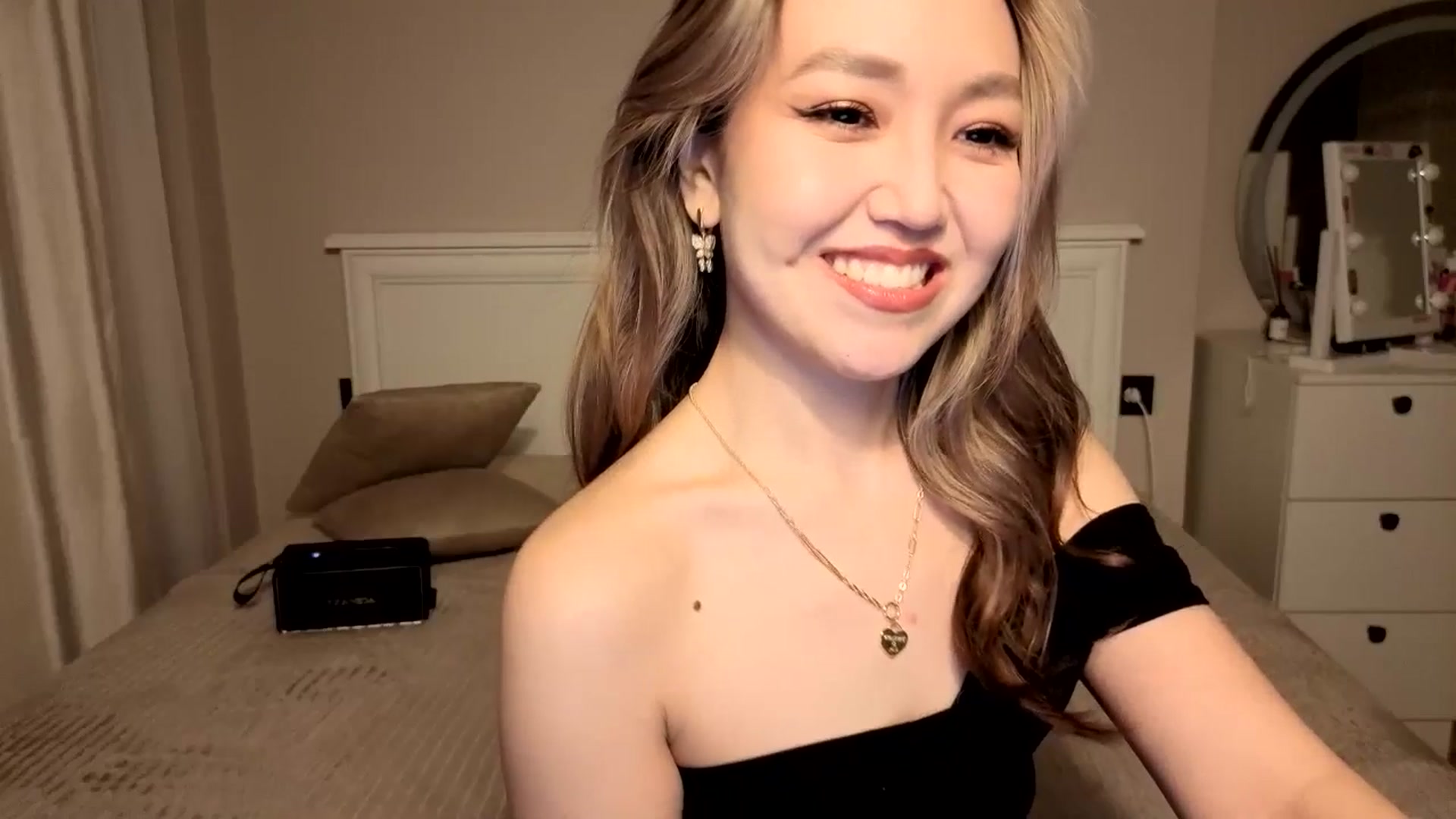 Gallery image thumbnail from Mellifluous_'s myfreecams stream on, 12/28/2025, 06:12 image 5 of 20