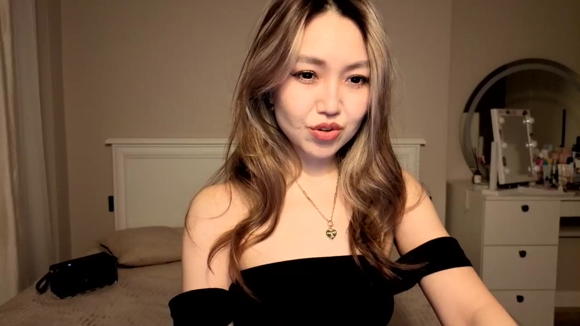 Gallery image thumbnail from Mellifluous_'s myfreecams stream on, 12/28/2025, 06:12 image 15 of 20