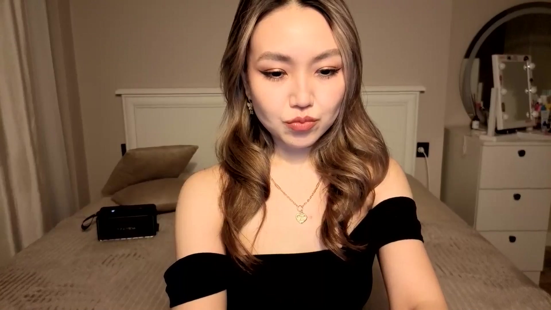 Gallery image thumbnail from Mellifluous_'s myfreecams stream on, 12/28/2025, 06:12 image 3 of 20