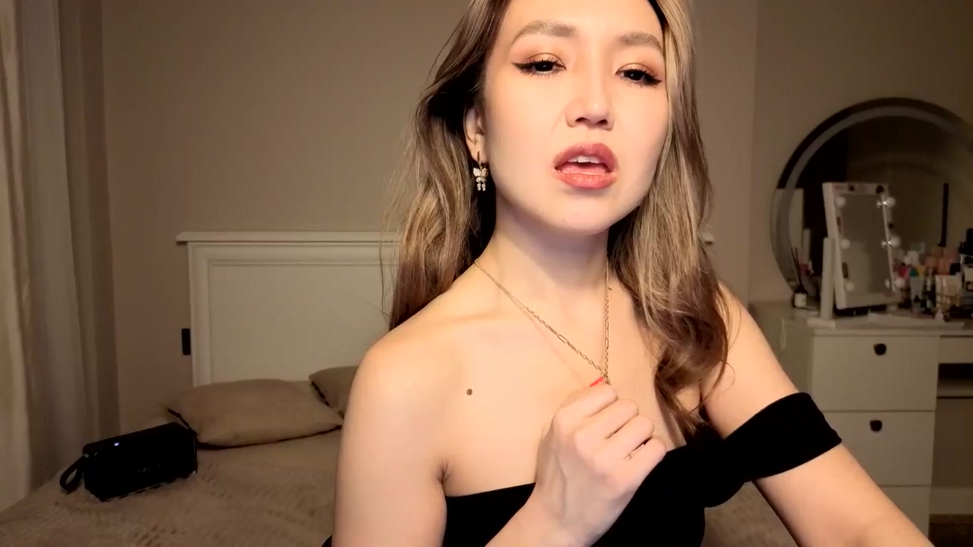 Gallery image thumbnail from Mellifluous_'s myfreecams stream on, 12/28/2025, 06:12 image 14 of 20